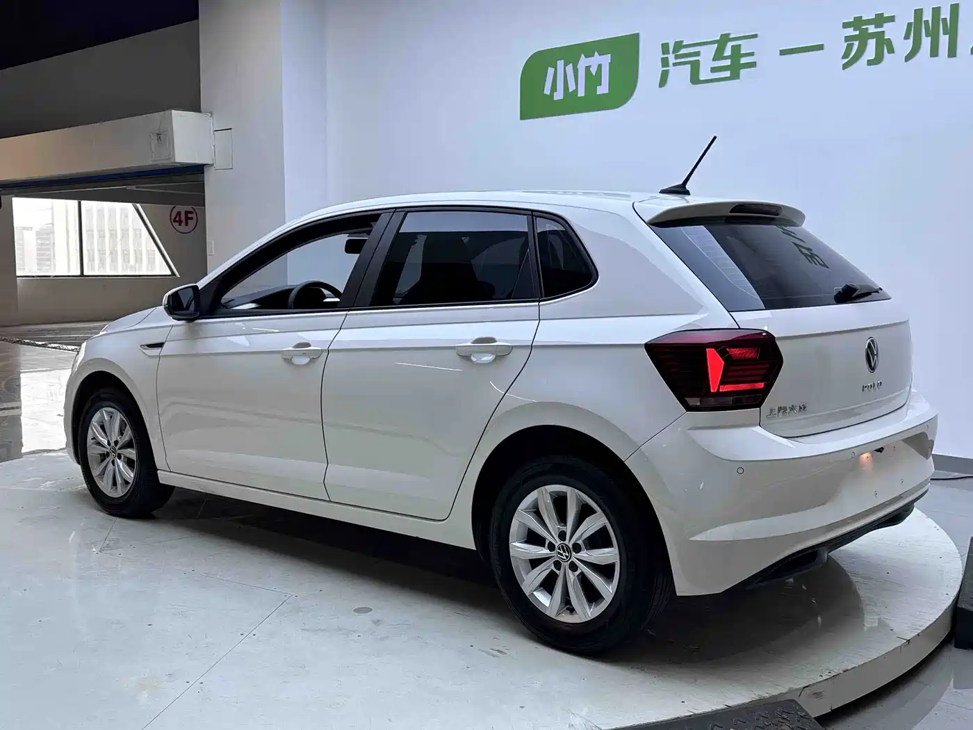 VOLKSWAGEN POLO