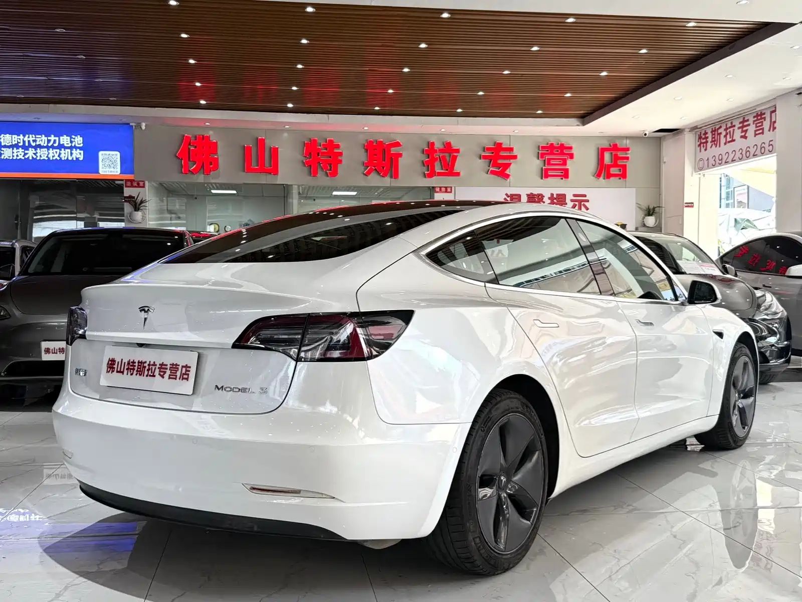 Фото 4 - Tesla Model 3