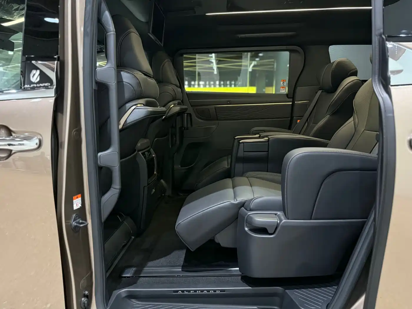 Toyota Alphard 2025 Hybrid 2.5L Prestige Gold Edition фото 7
