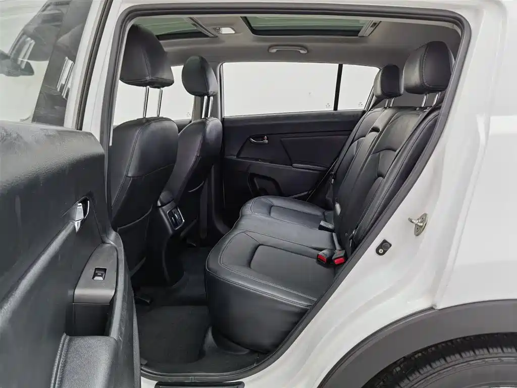 Kia Sportage 2015 2.0L Automatic 2WD DLX фото 15