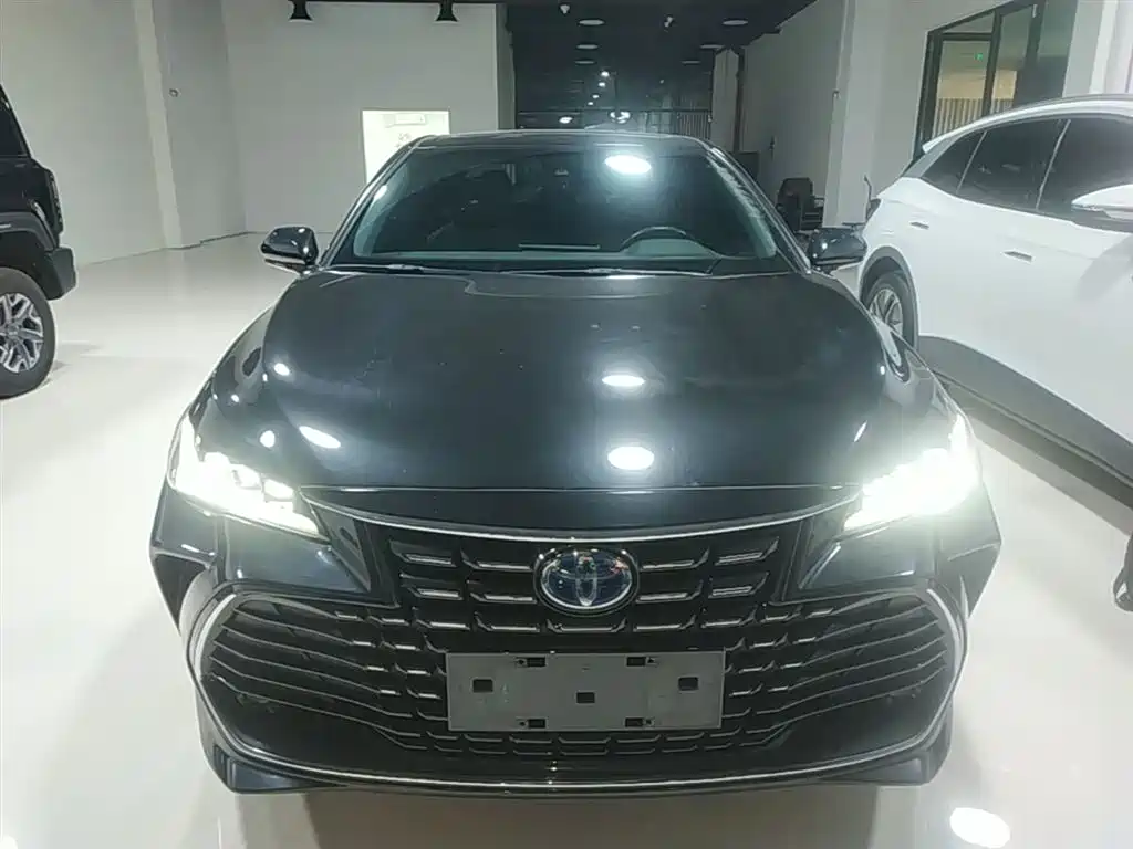 Toyota Avalon 2022 Hybrid 2.5L Luxury Edition фото 3