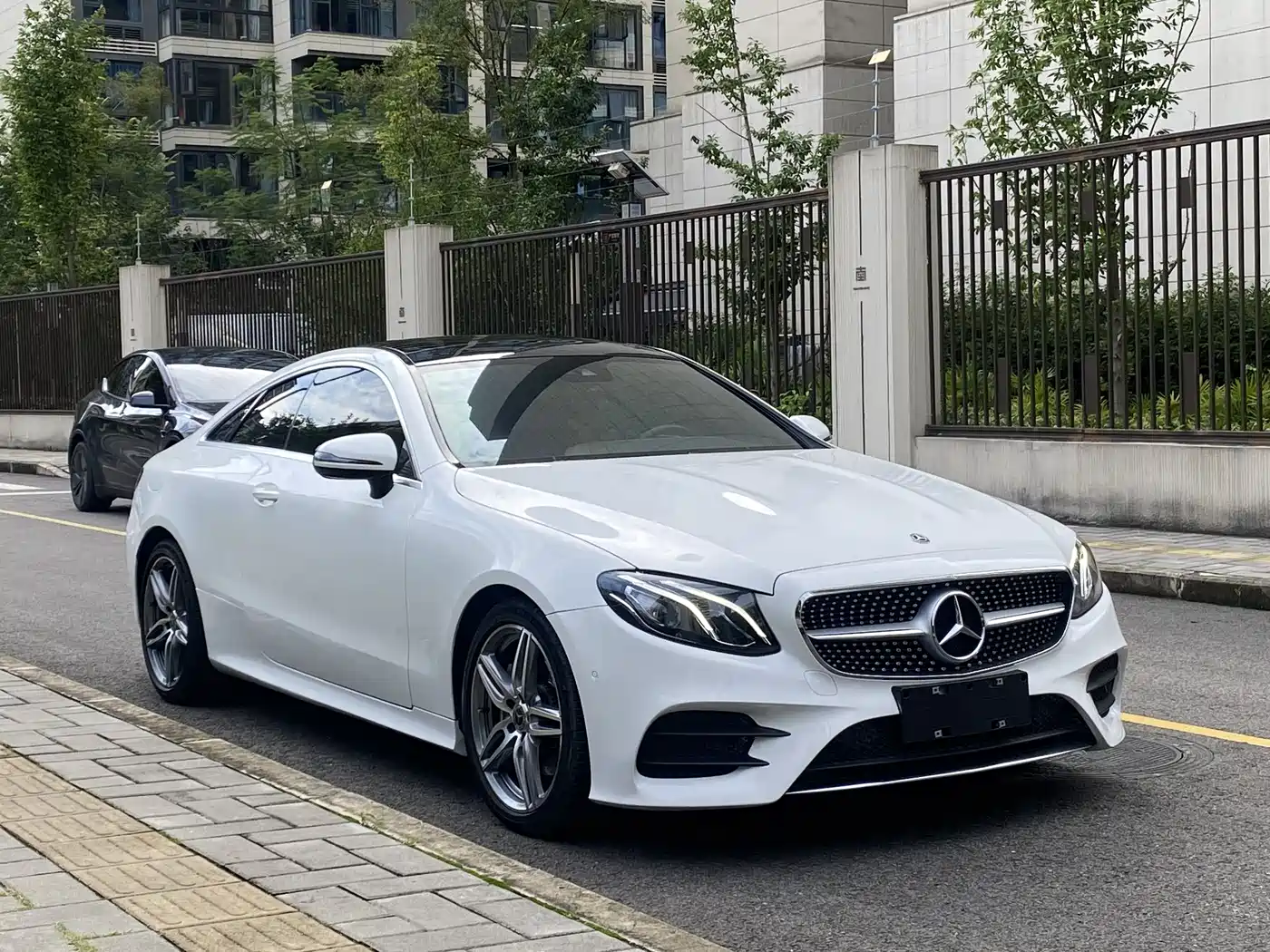 Mercedes-Benz E-Class (Import) 2017 E 200 Coupe фото 4