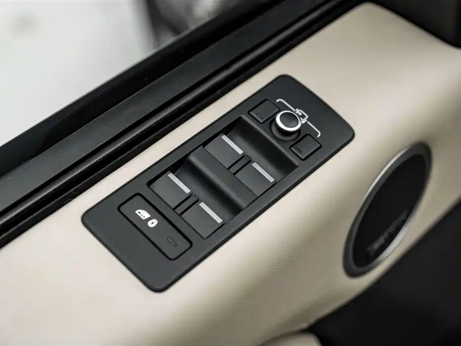 Land Rover Discovery 2019 3.0 SC V6 HSE фото 18