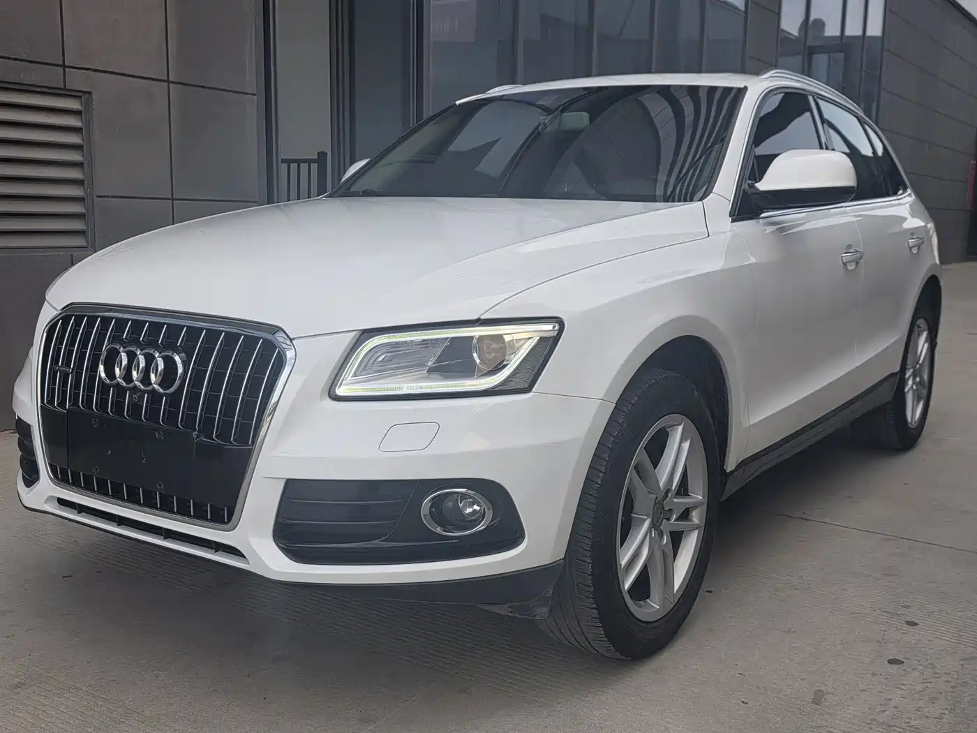 Audi Q5 2016 40 TFSI Progressive Model