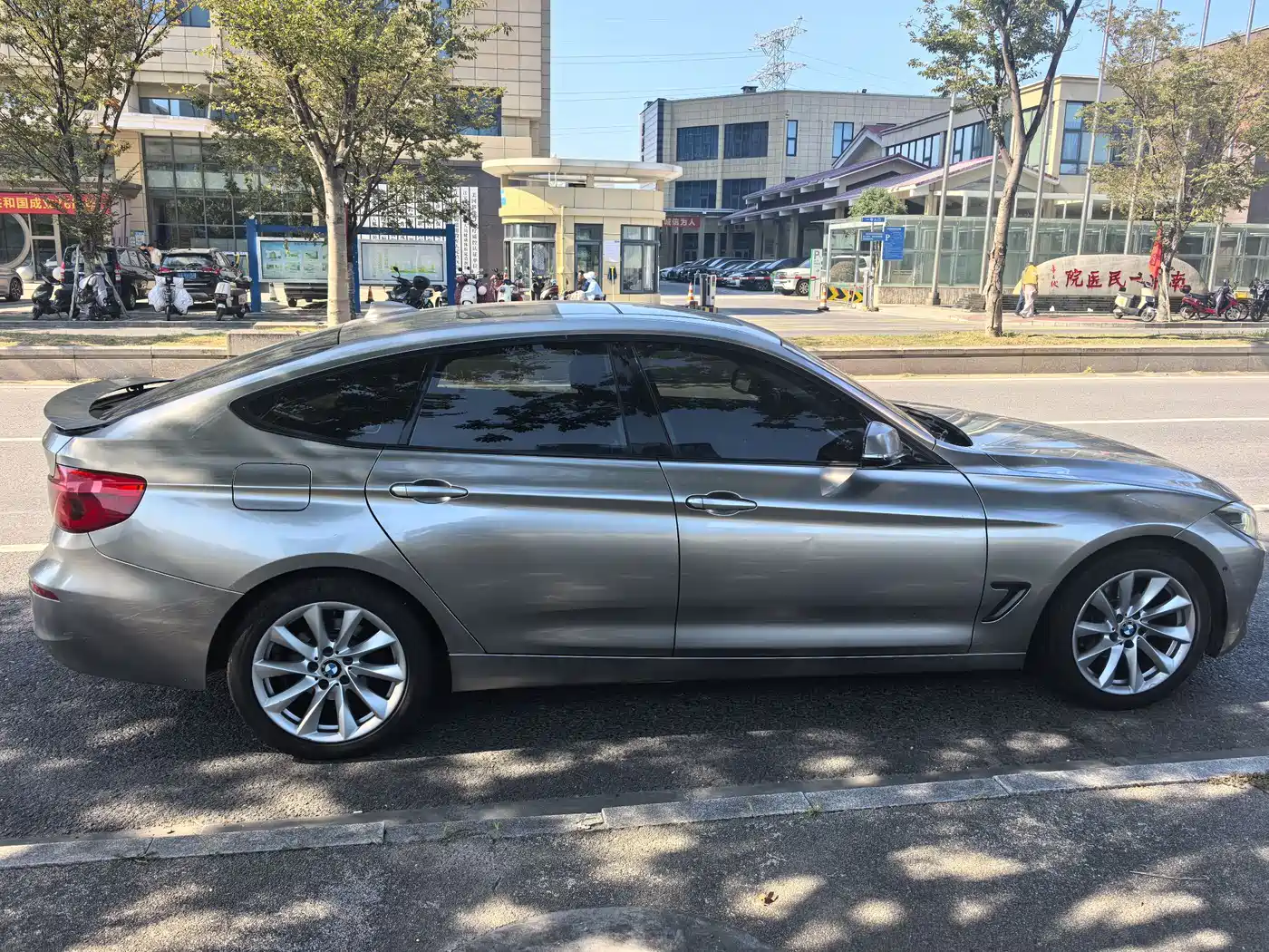 BMW 3 Series GT 2019 320i Fashion Model фото 3