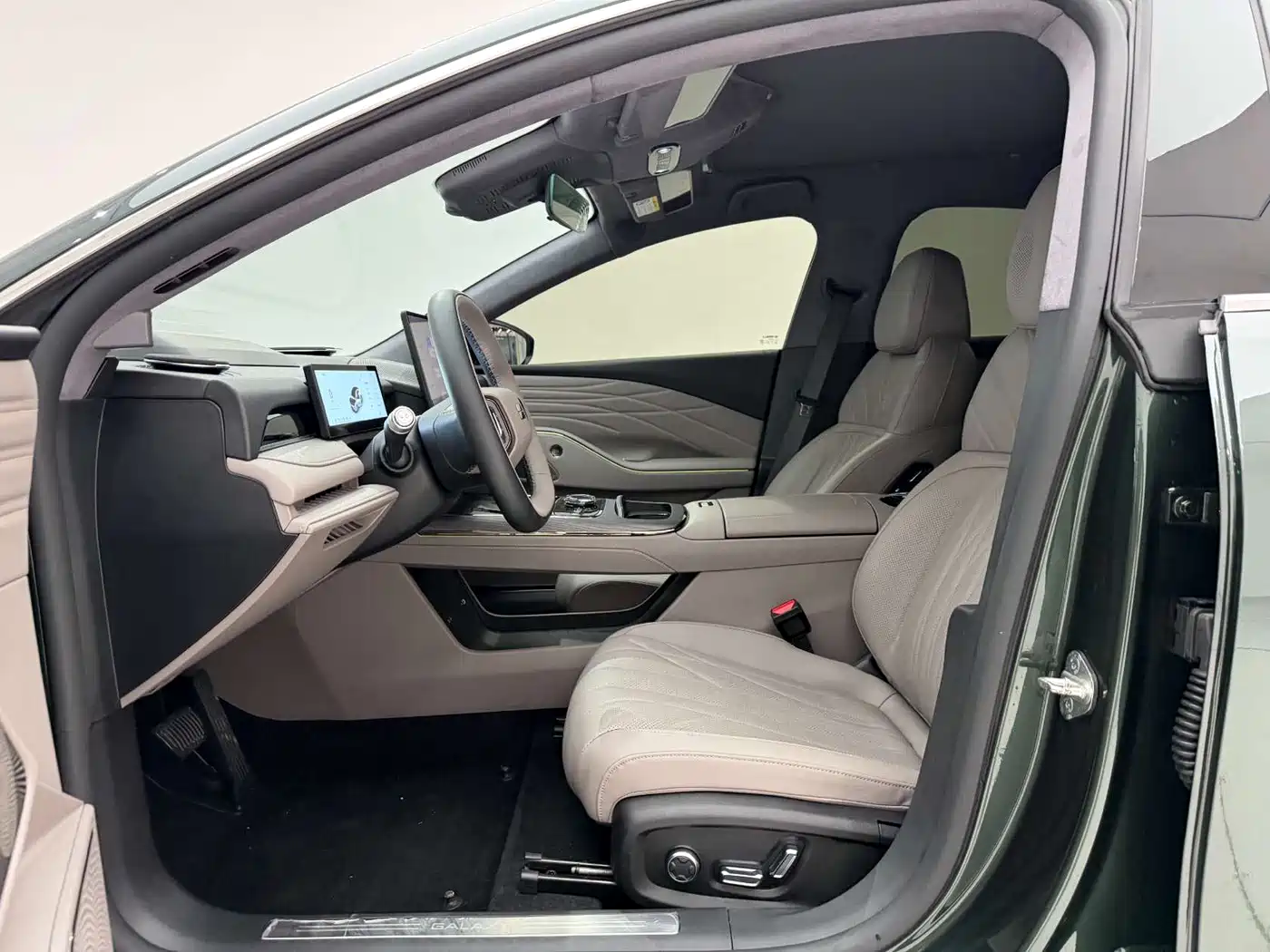 Geely Galaxy Galaxy Xingyao 8 2025 130km EM-P Starship Edition фото 15