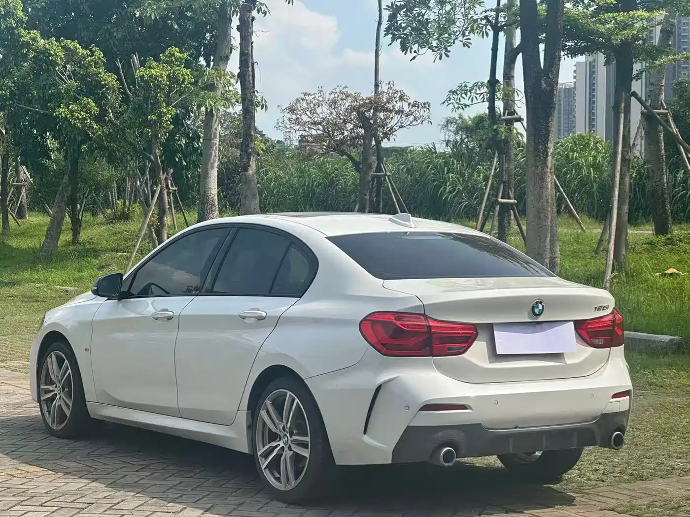 BMW 1 Series 2019 120i Leading M Sport Package фото 11