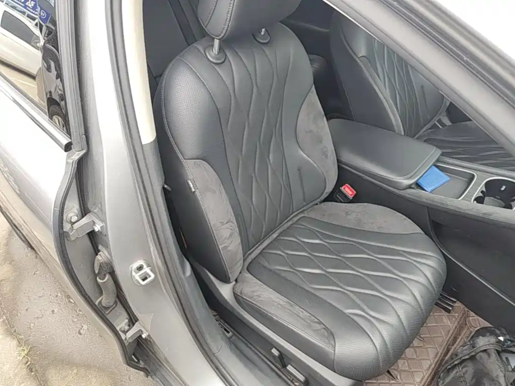 Roewe D7 2023 2023 DMH 125km Flagship Edition