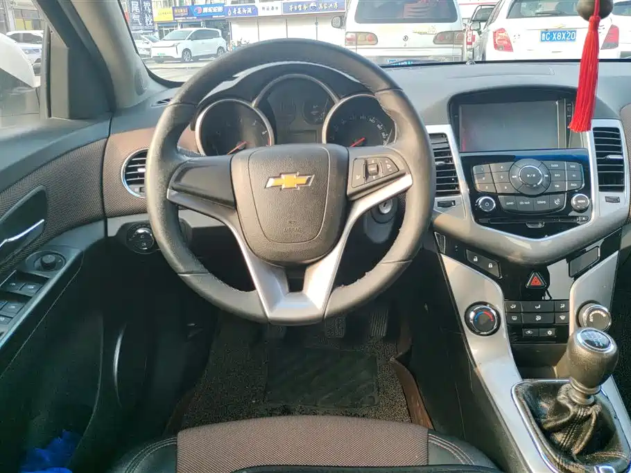 Chevrolet Cruze 2015 Hatchback 1.6L Manual Comfort фото 15