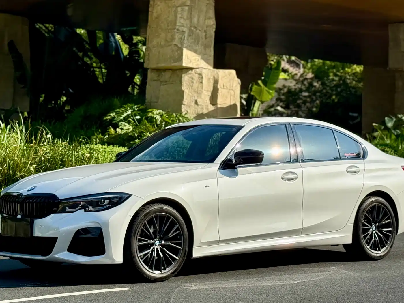BMW 3 Series 2022 Facelift 325i M Sport Shadow Edition фото 3