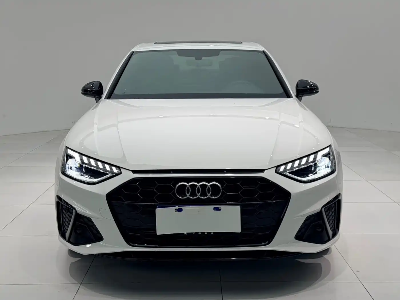 Фото 2 - Audi A4L