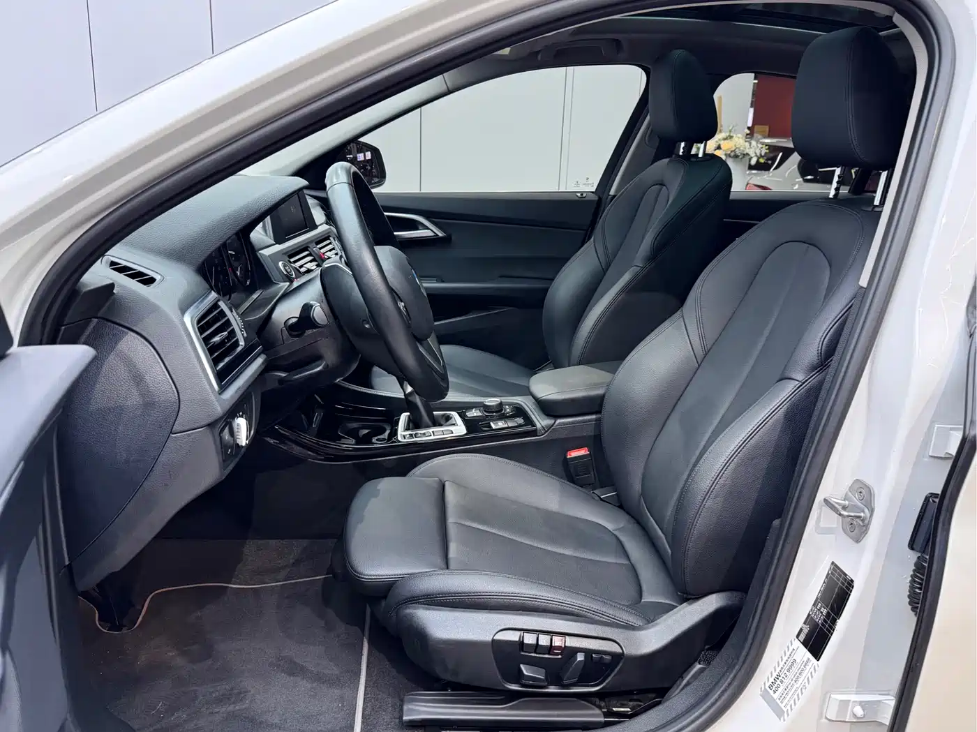 BMW 1 Series 2018 118i Sport Edition фото 9