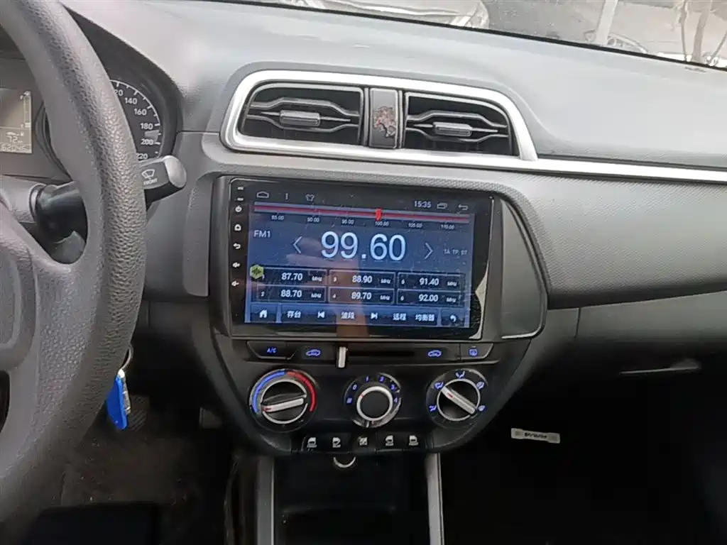 Hyundai Verna 2017 1.4L Manual Renewal Edition China VI фото 13