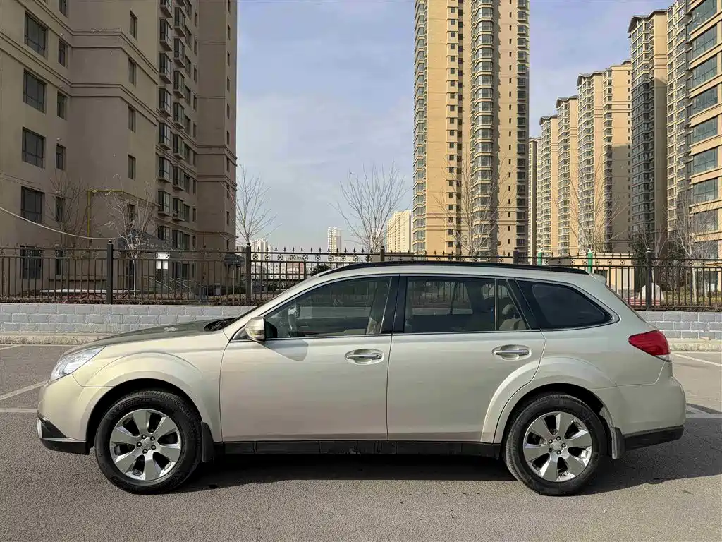 Subaru Outback 2010 2.5i Luxury Navigation фото 13