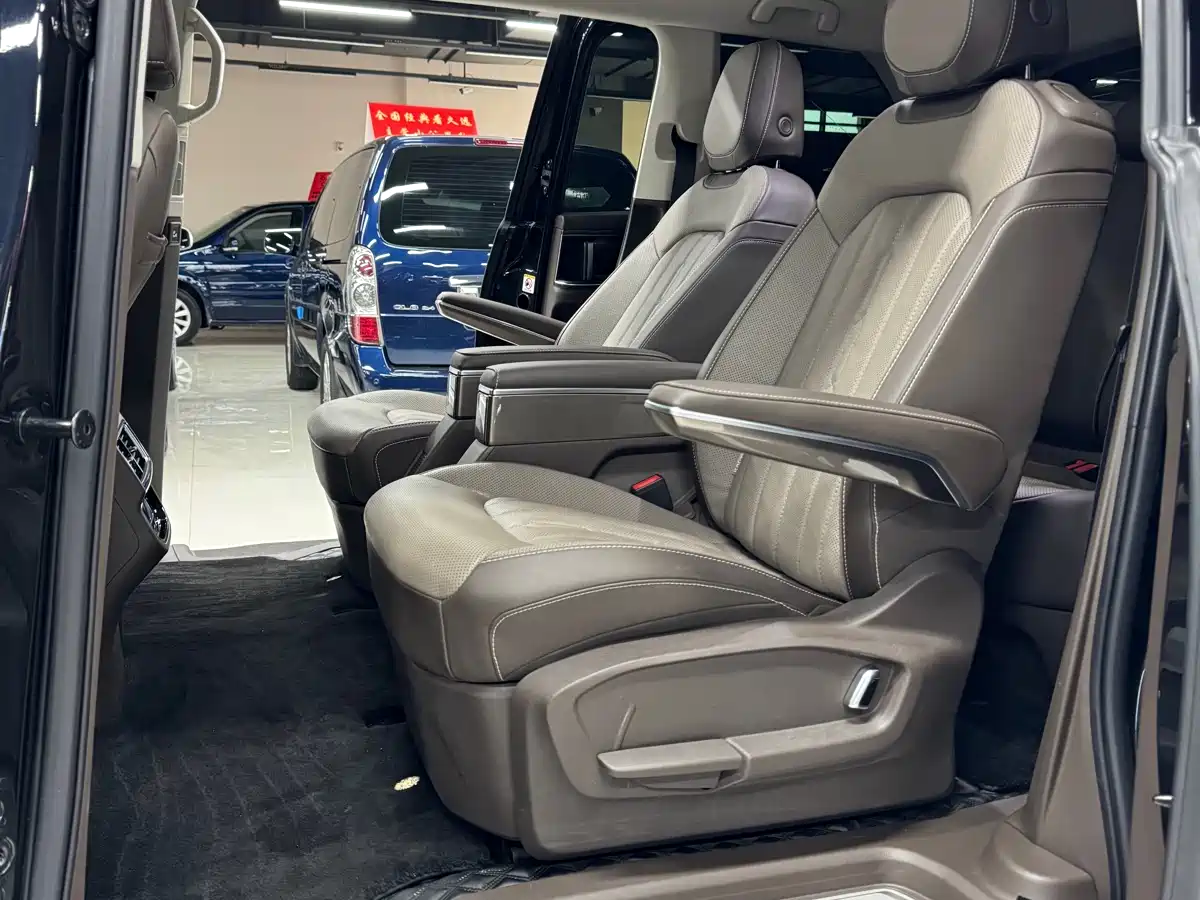 Volkswagen Viloran 2022 380TSI Premium Edition фото 18