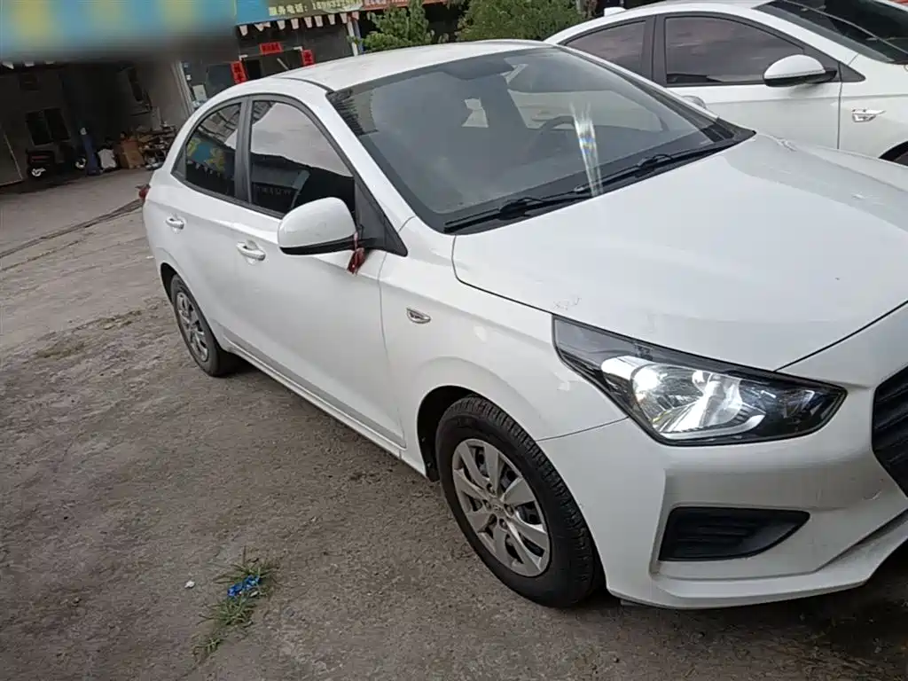 Hyundai Verna 2017 1.4L Manual Renewal Edition China VI фото 4