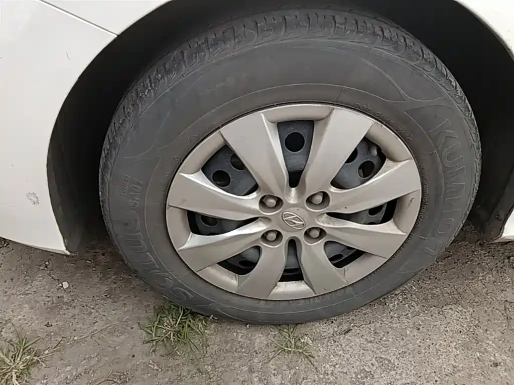 Hyundai Verna 2017 1.4L Manual Renewal Edition China VI фото 23