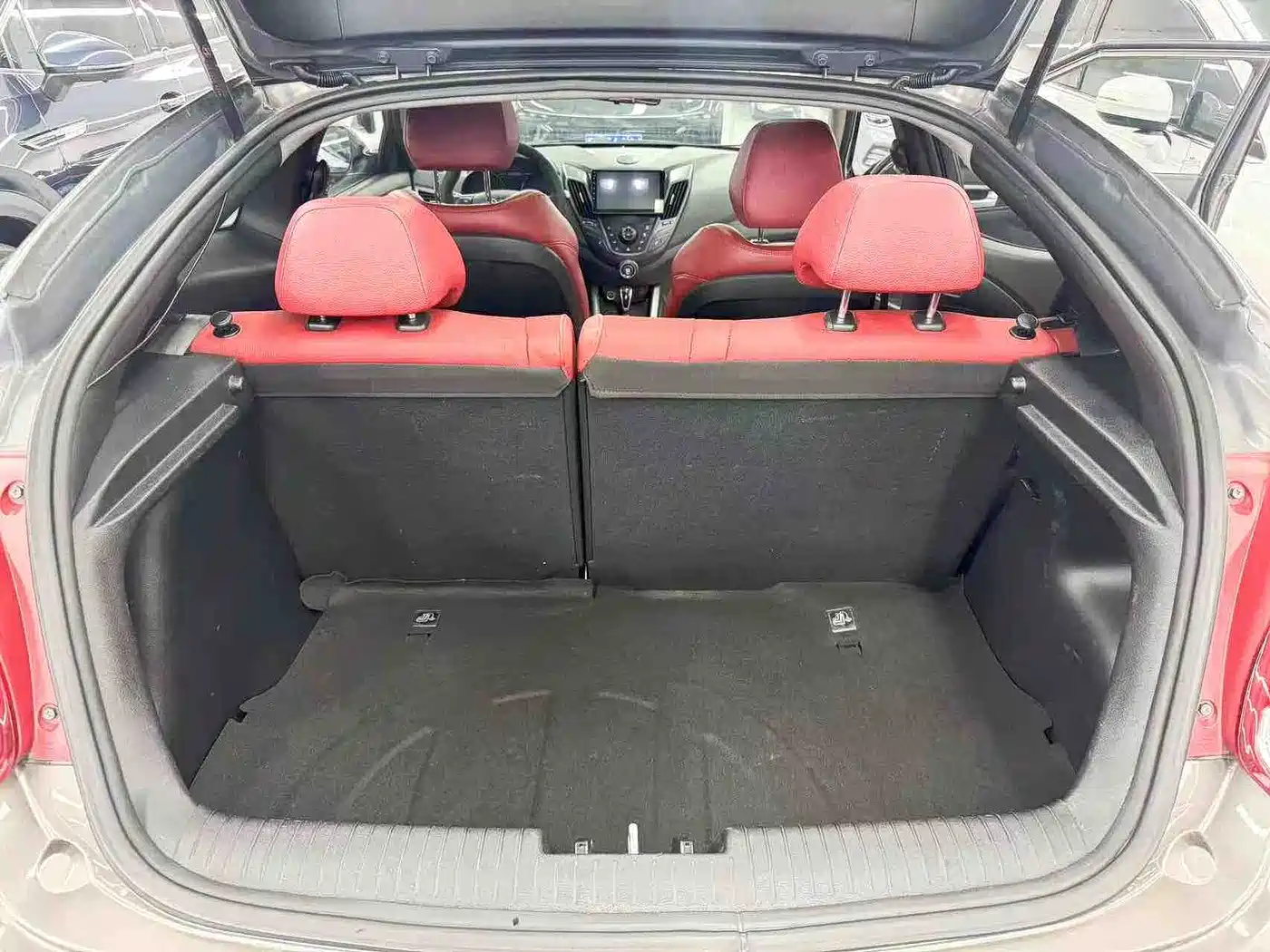 Hyundai Veloster 2015 1.6T Automatic Luxury Edition фото 16