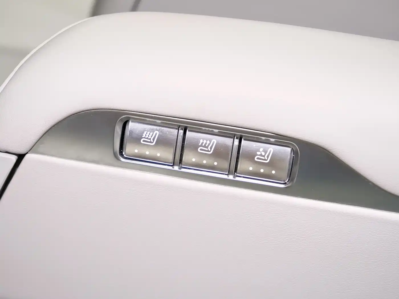 AITO Wenjie AITO M9 2024 Range Extender Max Edition 42kWh 6-seater фото 20