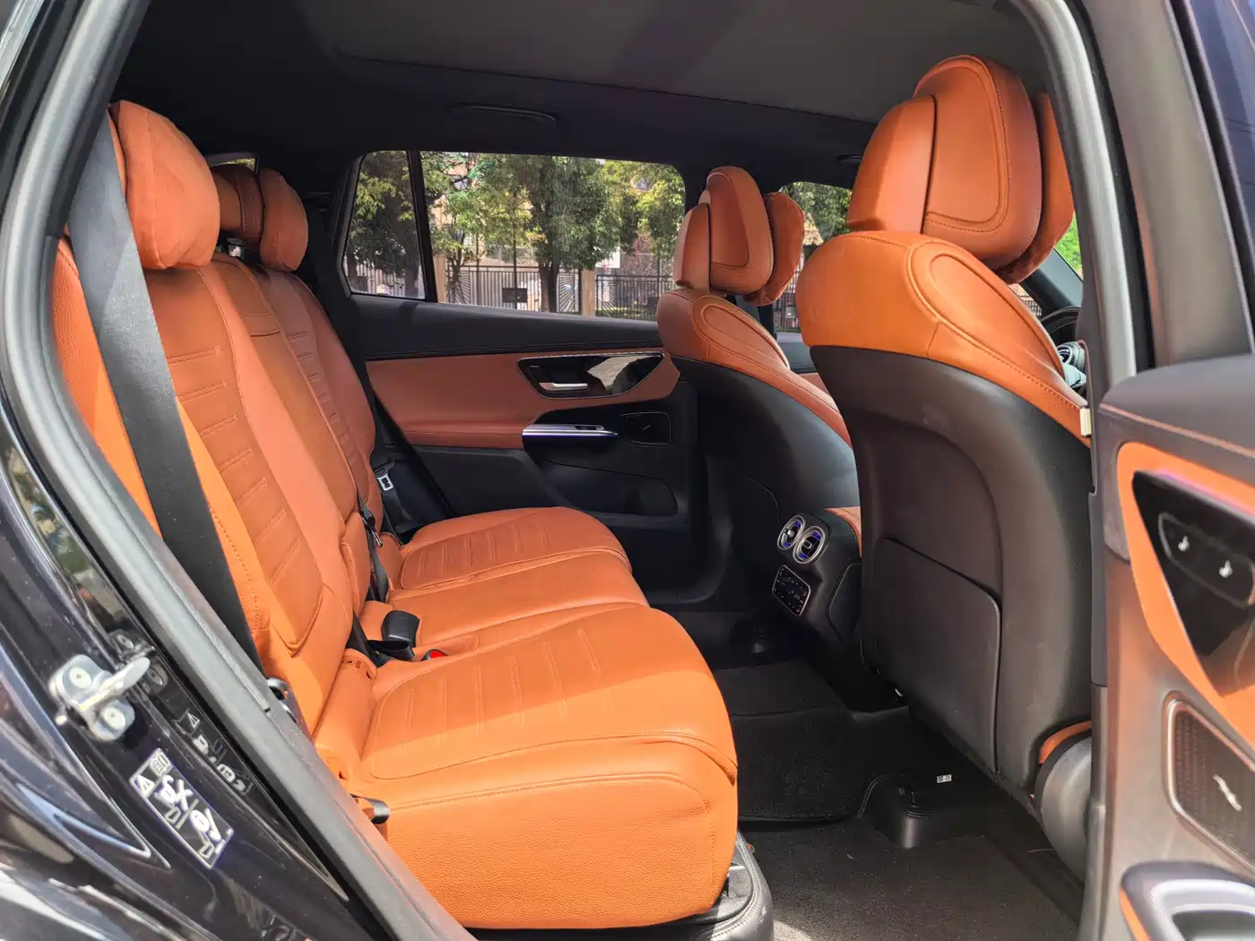 Mercedes-Benz GLC 2023 Facelift GLC 260 L 4MATIC Luxury 7-Seater фото 10