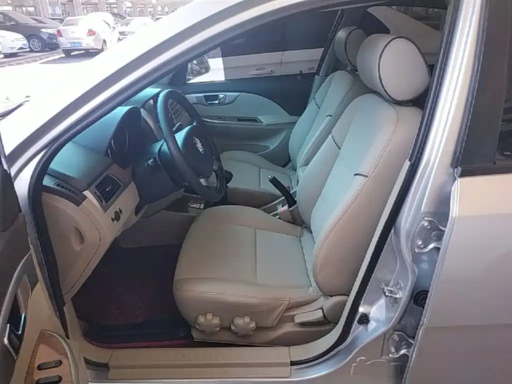 Buick Excelle 2015 1.5L Manual Classic фото 15