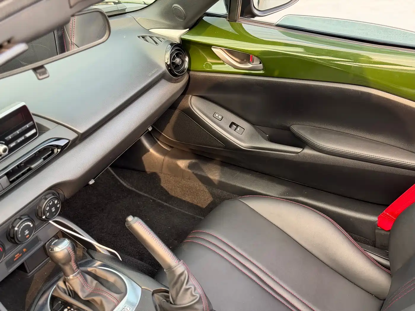 Mazda MX-5 2018 2.0L RF Pearl White фото 25