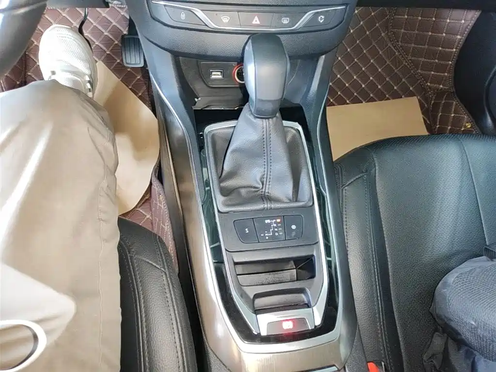 Peugeot 408 2018 350THP Automatic Luxury Edition фото 14