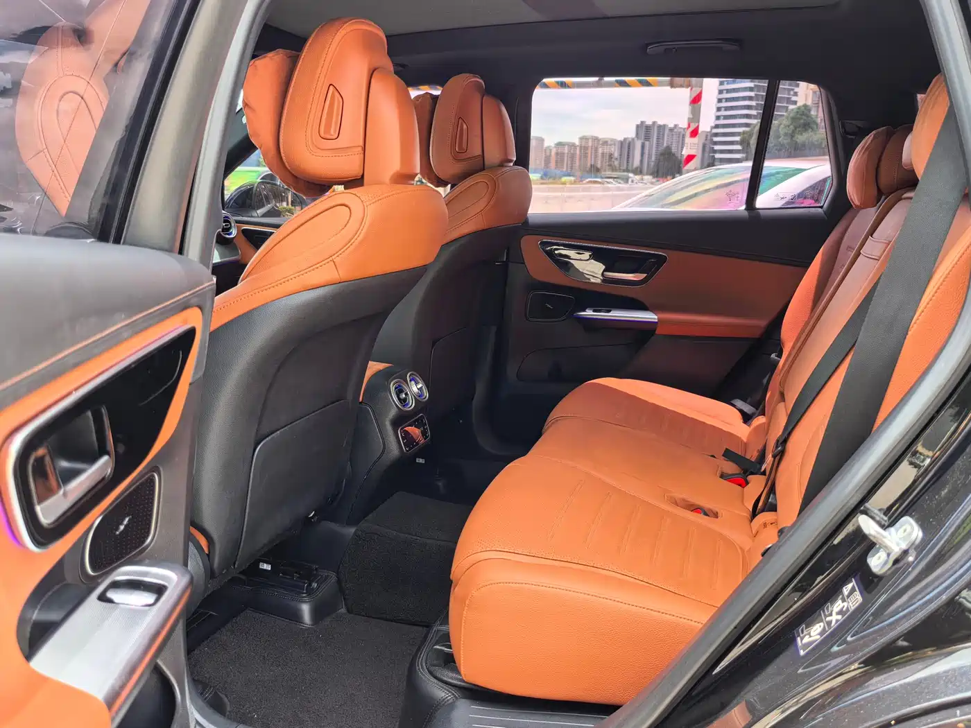 Mercedes-Benz GLC 2023 Facelift GLC 260 L 4MATIC Luxury 7-Seater фото 6