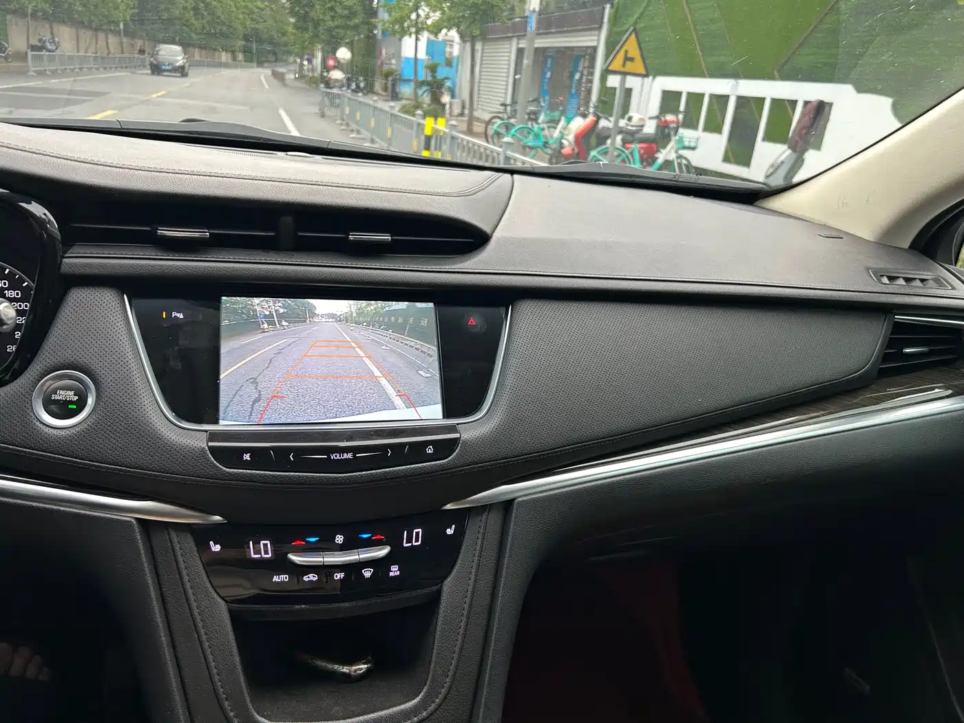 Фото 8 - Cadillac XT5