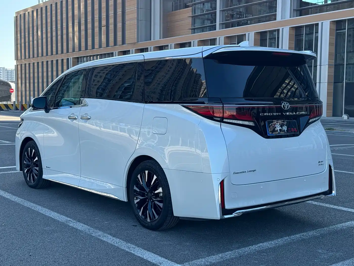 Toyota Vellfire 2024 Crown Hybrid 2.5L Executive Premium Edition фото 22
