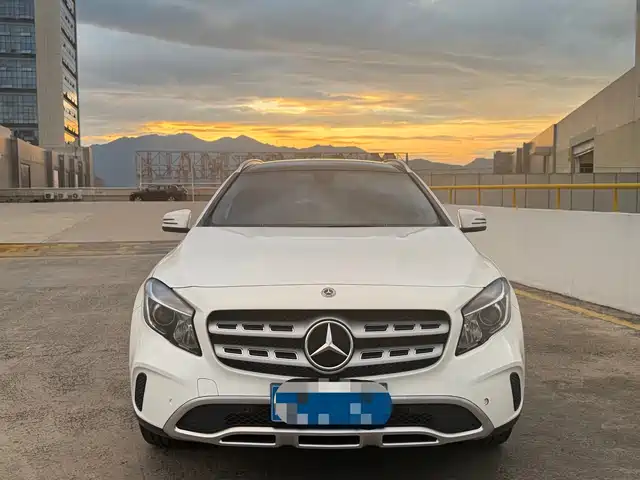 Mercedes-Benz GLA 2017 GLA 200 Dynamic — фото 2