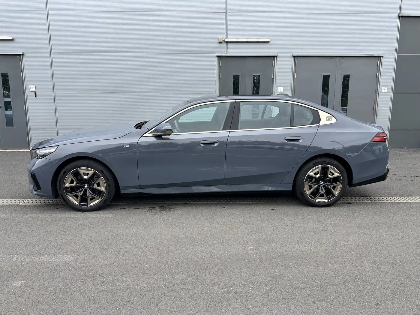 BMW 5 Series 2024 525Li M Sport Package фото 3