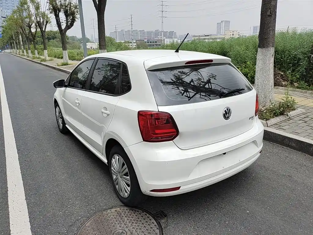 Volkswagen Polo 2016 1.6L Automatic Comfort фото 5