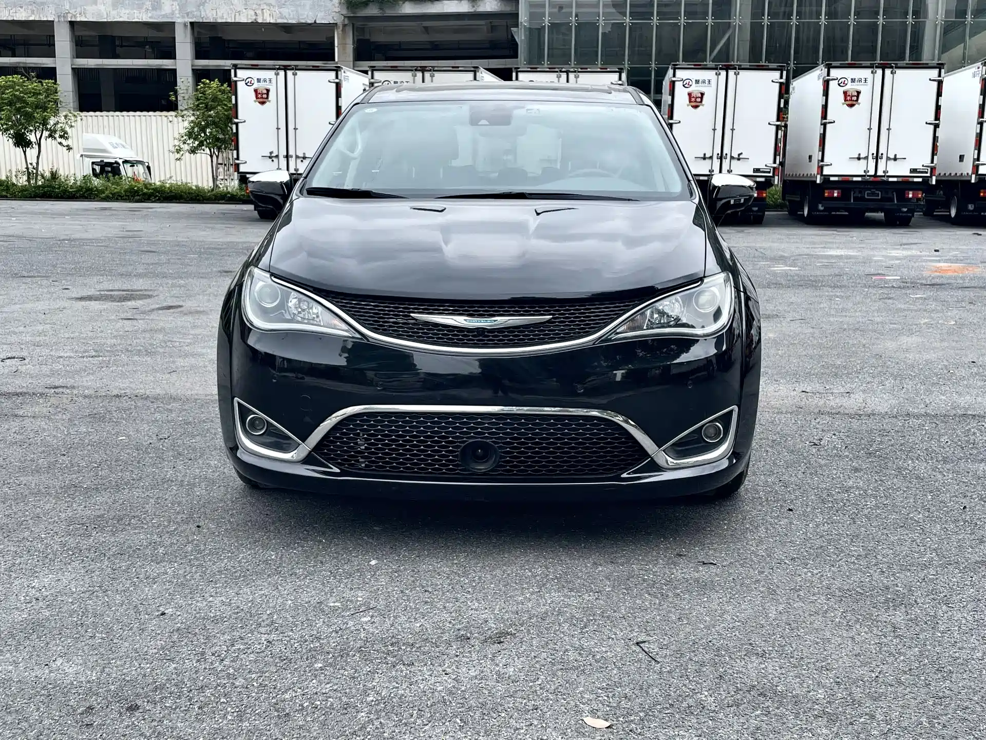 Фото 3 - Chrysler Pacifica PHEV