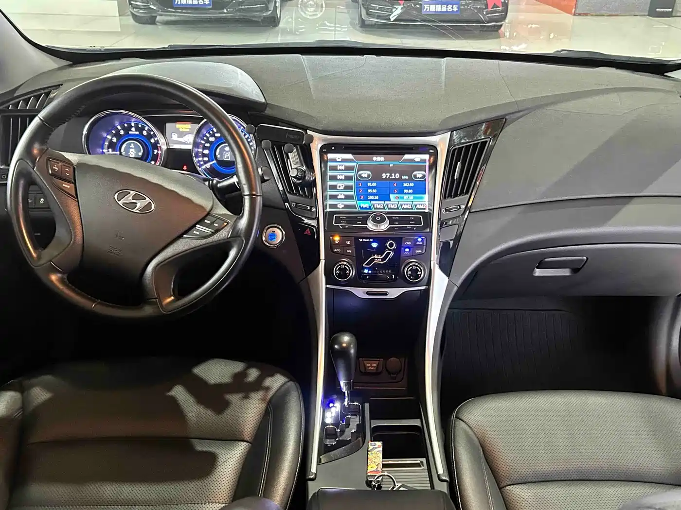 Hyundai Sonata 2014 2.0L Automatic Luxury фото 15