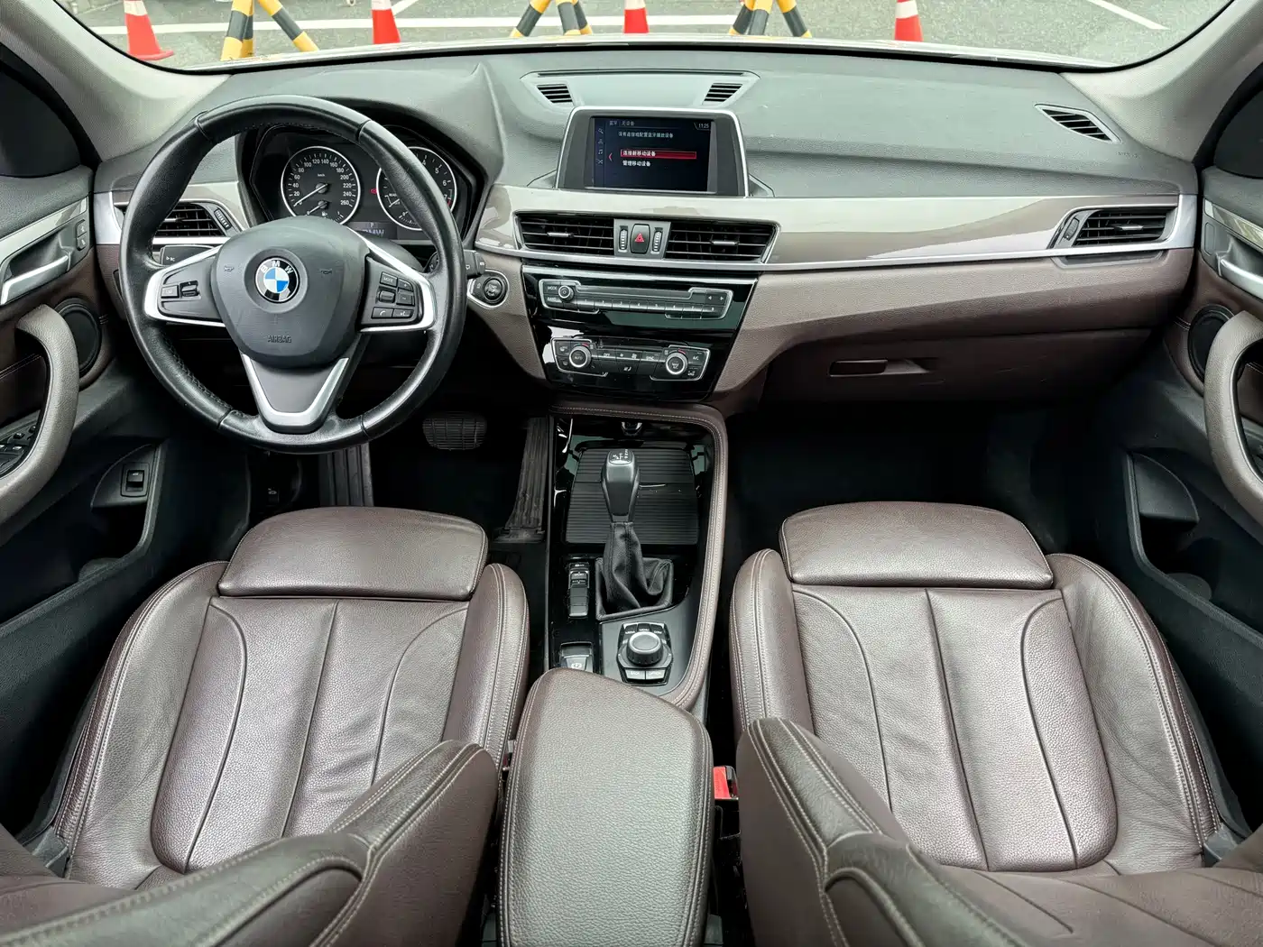 BMW X1 2018 sDrive18Li Premium Model фото 16