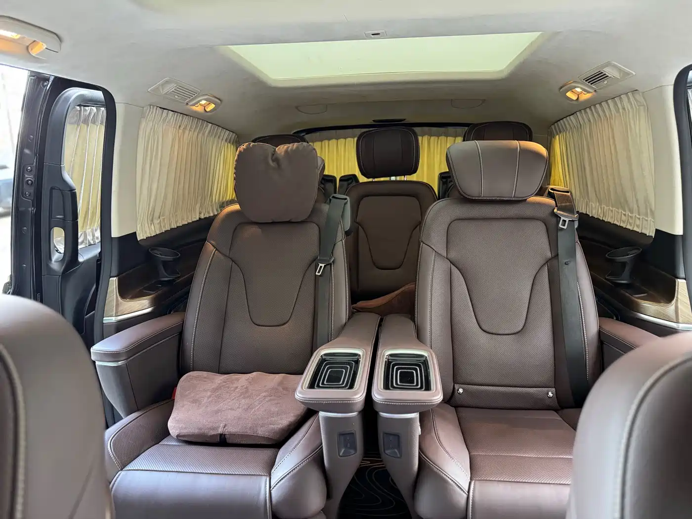 Mercedes-Benz V-Class 2022 V 260 L Long Wheelbase Luxury Edition фото 9