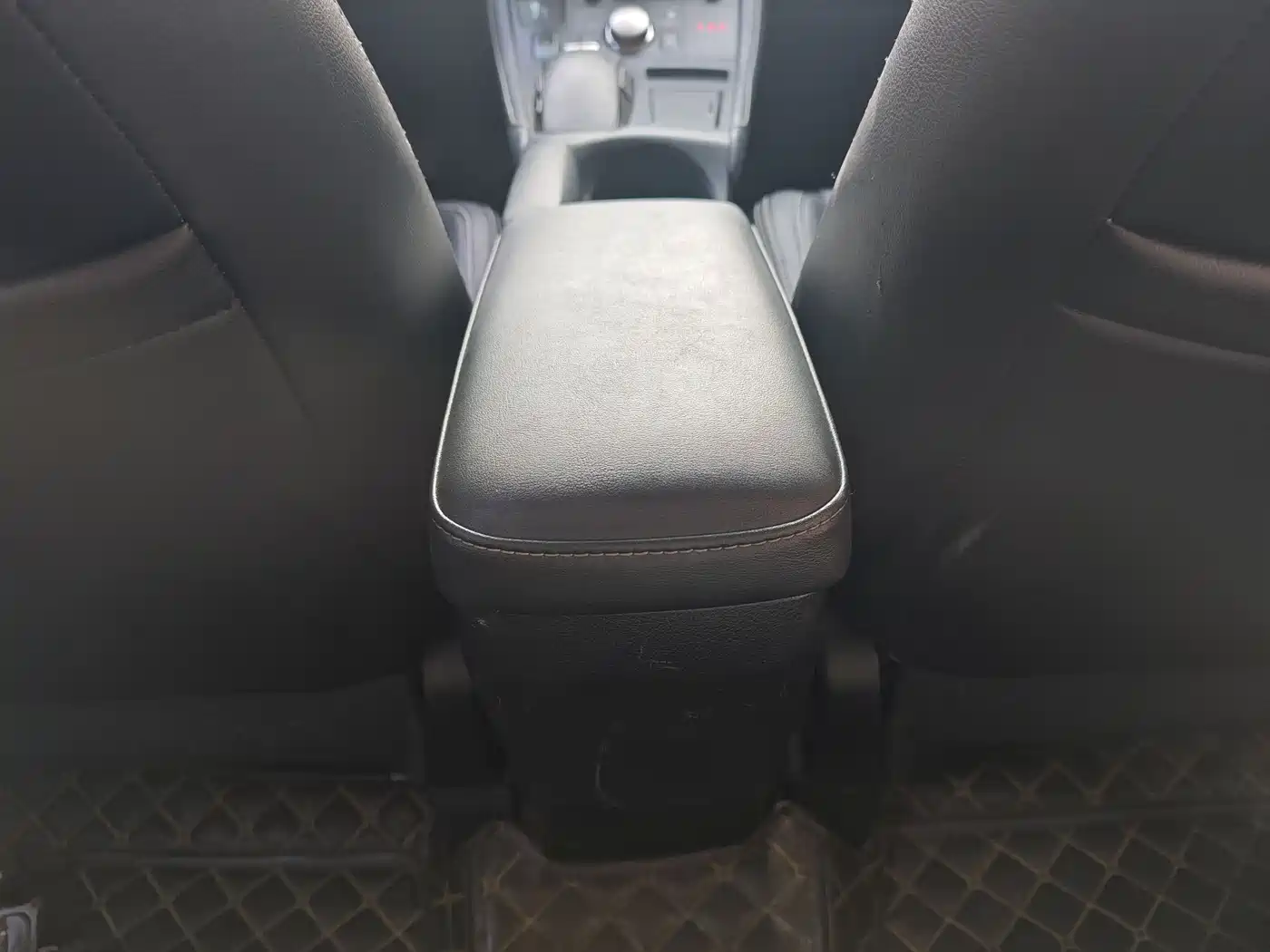 Lexus CT 2015 CT200h Dark Knight Edition фото 28