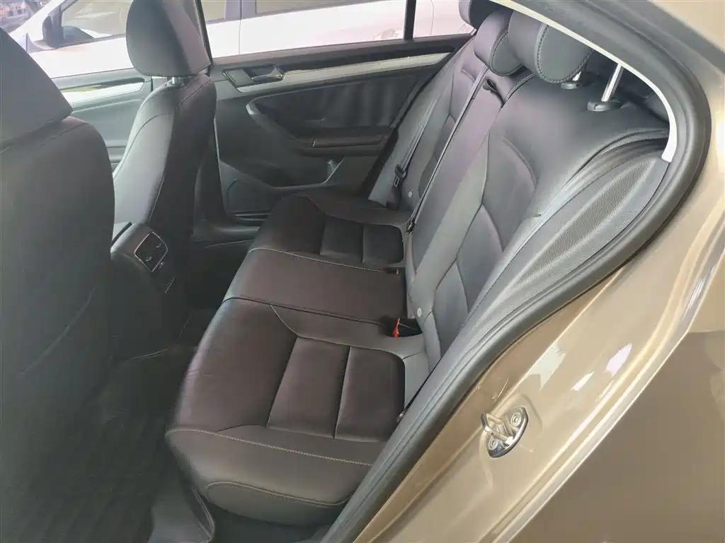 Volkswagen Sagitar 2017 230TSI Automatic Comfort фото 17