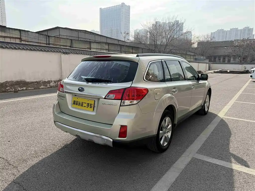 Subaru Outback 2010 2.5i Luxury Navigation фото 15