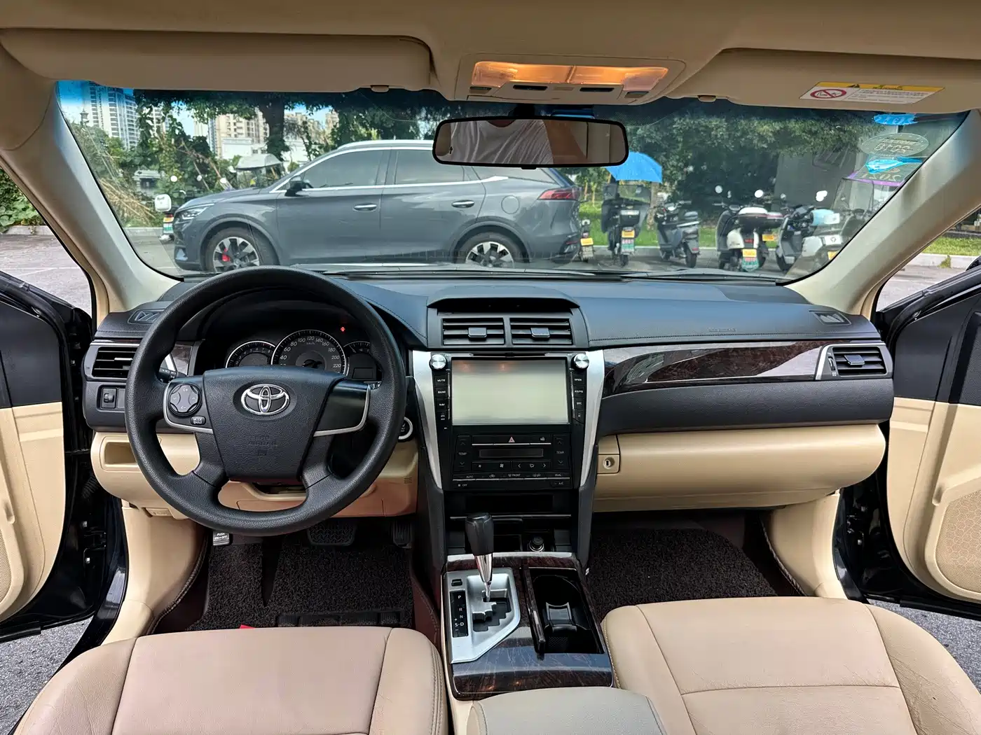 Фото 15 - Toyota Camry