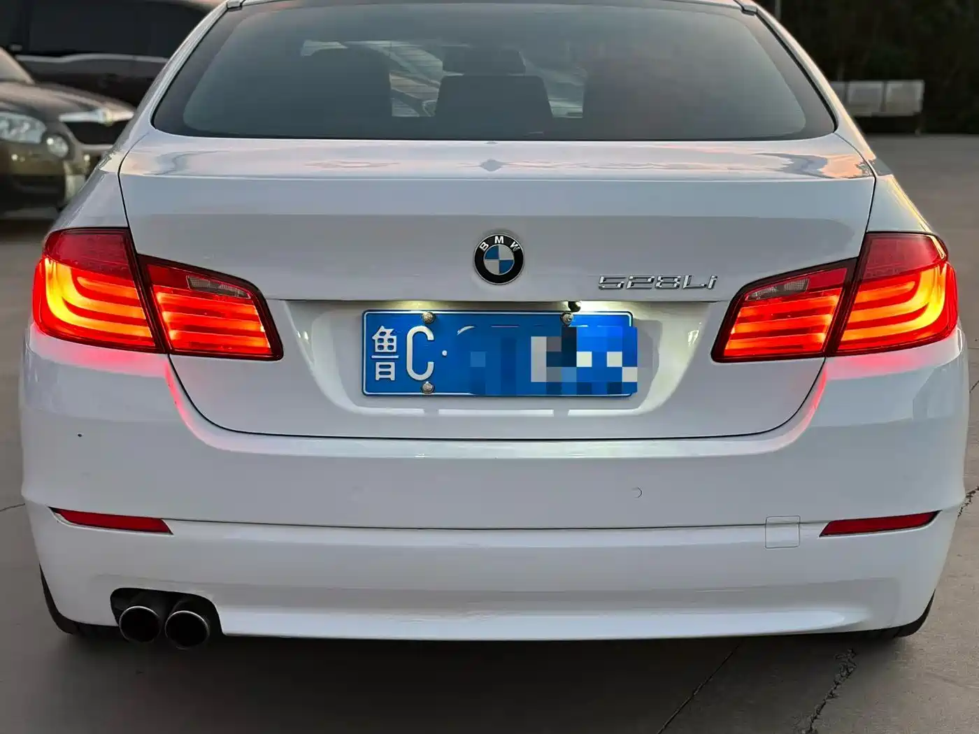 BMW 5 Series 2011 523Li Luxury фото 4