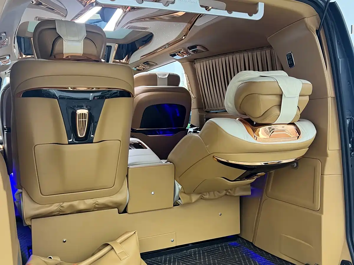 Mercedes-Benz V-Class 2024 V 300 L Long Wheelbase Premium фото 18