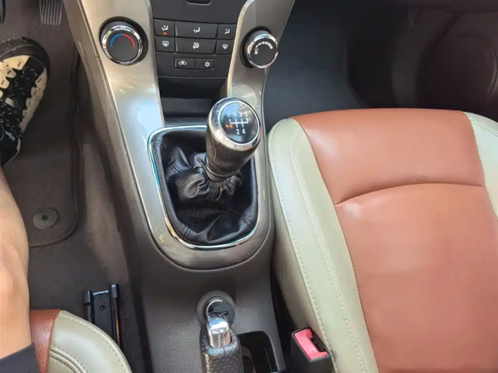 Chevrolet Cruze 2015 1.5L Classic SE MT фото 14