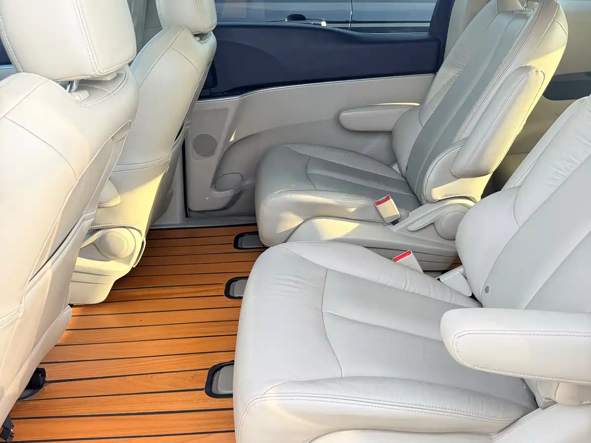 Buick GL8 2015 2.4L Luxury Business Exclusive Edition фото 10