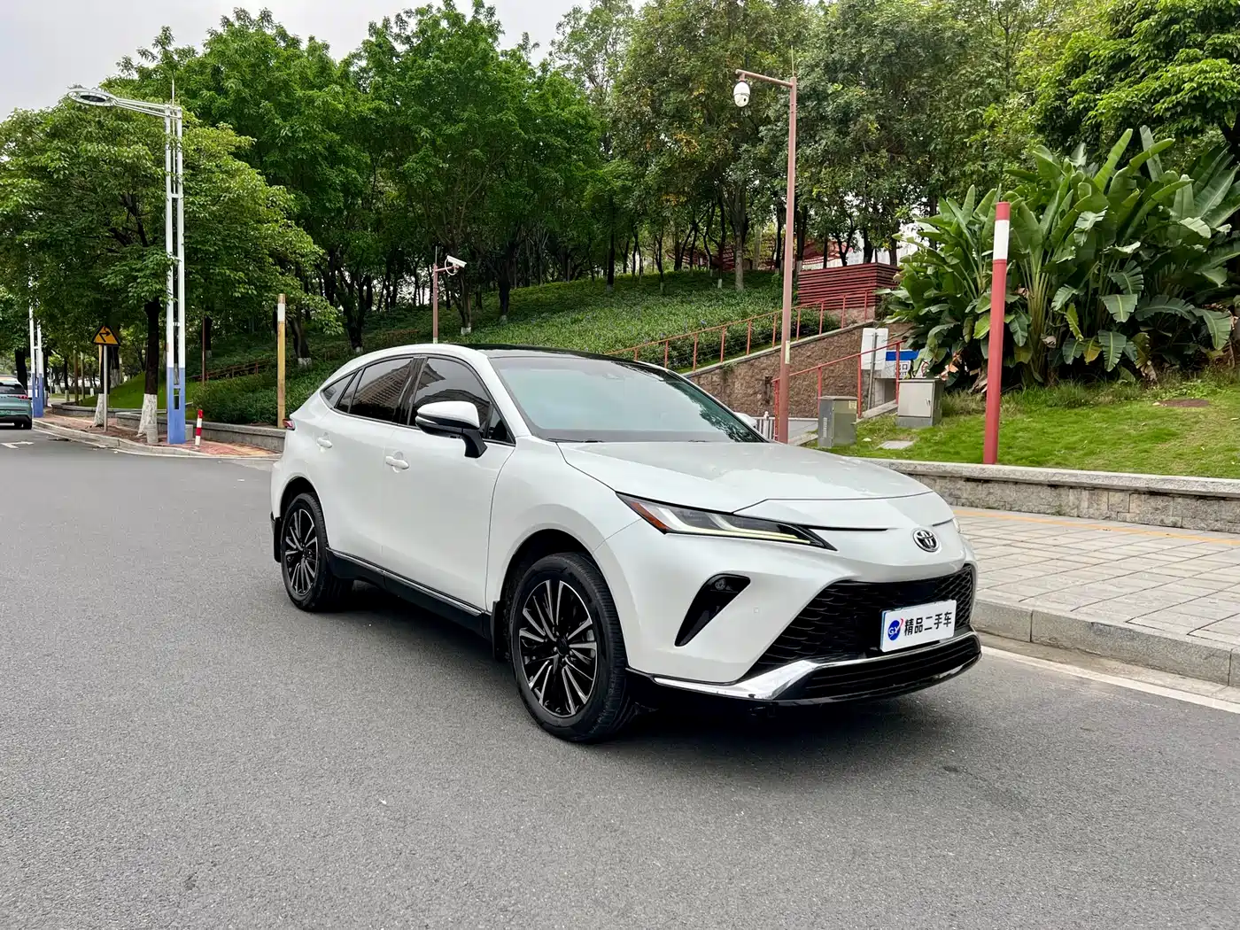 Toyota Venza 2022 2.0L CVT 2WD Premium фото 25