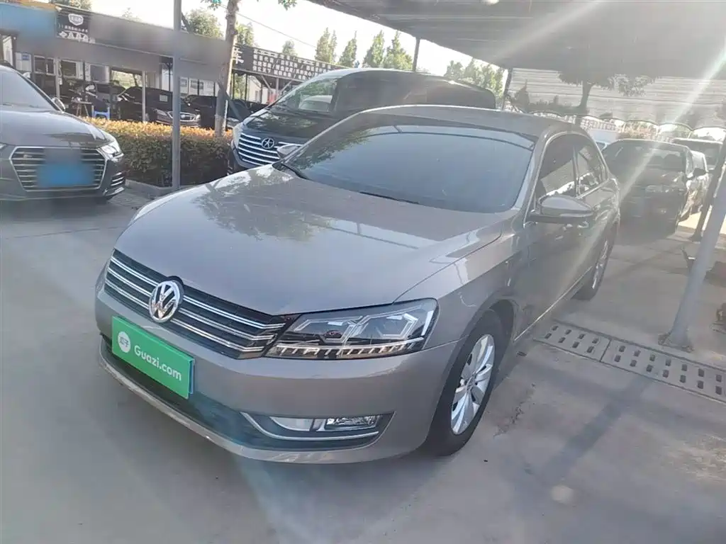 Volkswagen Passat 2014 1.8TSI DSG Luxury Edition фото 2