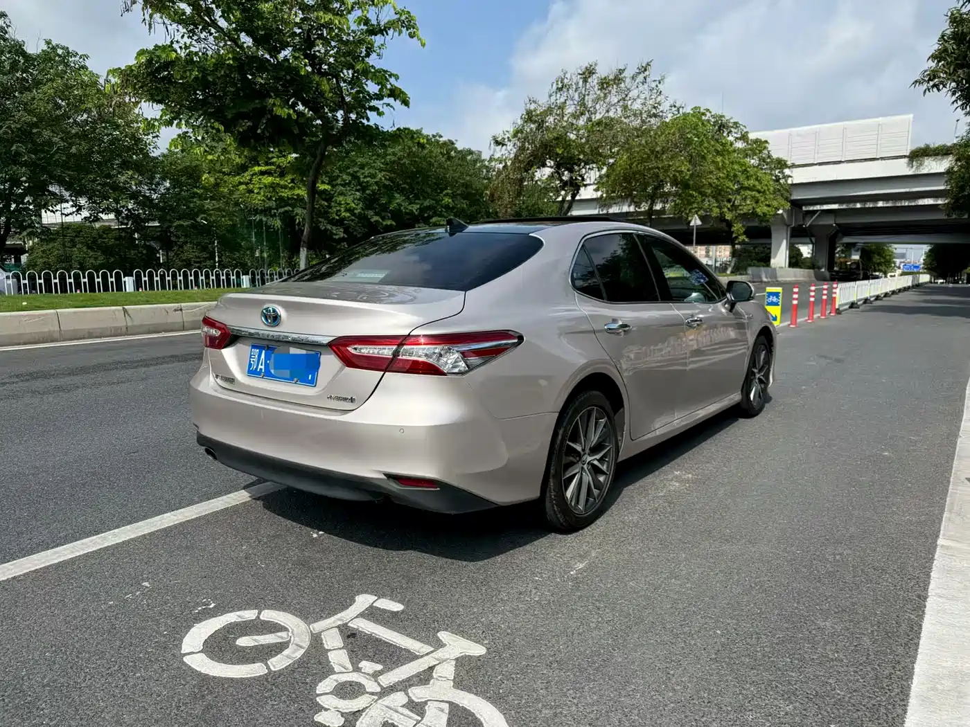 Toyota Camry 2021 Hybrid 2.5HG Luxury Edition фото 3