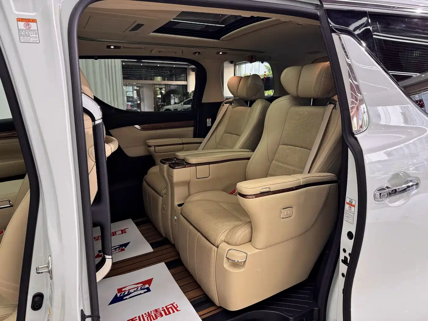 Toyota Alphard 2018 3.5L Premium фото 9