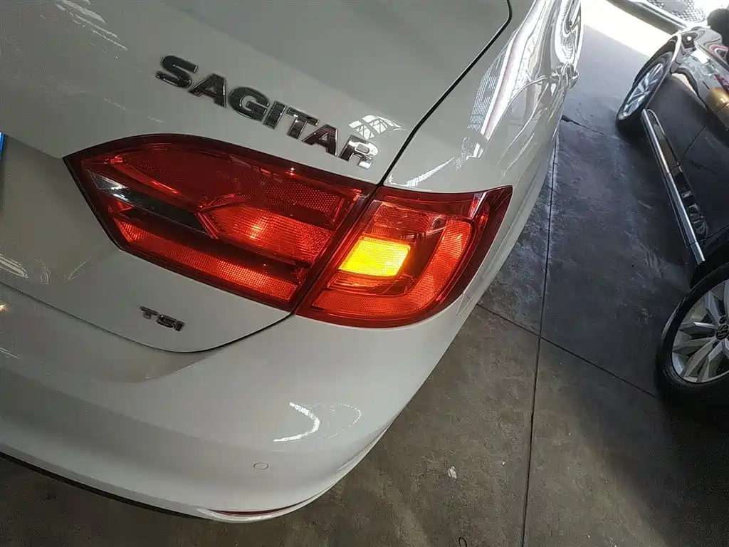 Volkswagen Sagitar 2014 Facelift 1.4TSI Automatic Luxury фото 8